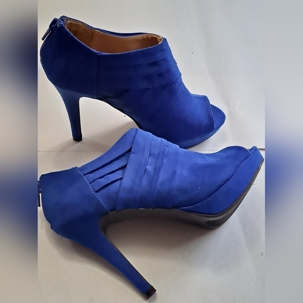 Report Blue Faux Suede Peep Toe Platform Shoes  Size 6